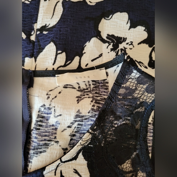 NEW LUSH Floral Sleeveless Dress , Size Small (28) - Picture 4 of 4